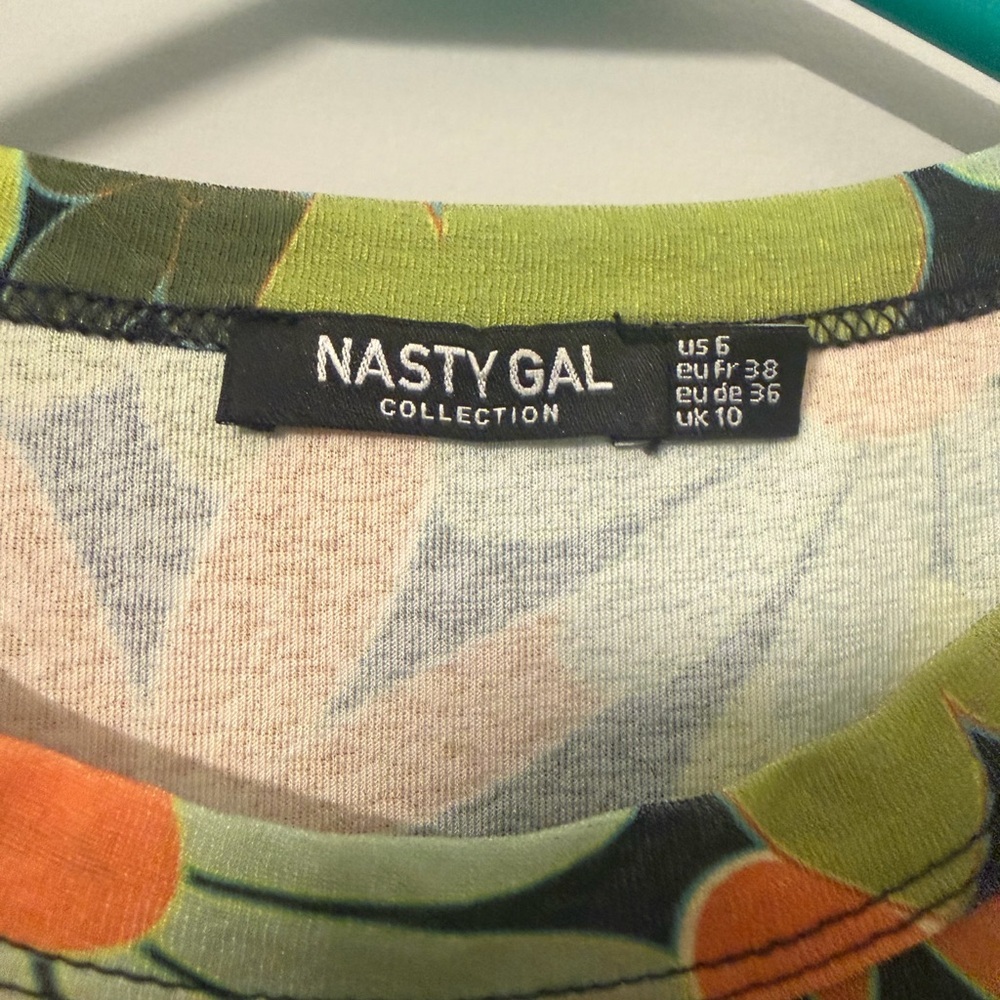 Nasty Gal - Green Floral Cropped Tank Top - Picture 2 of 5